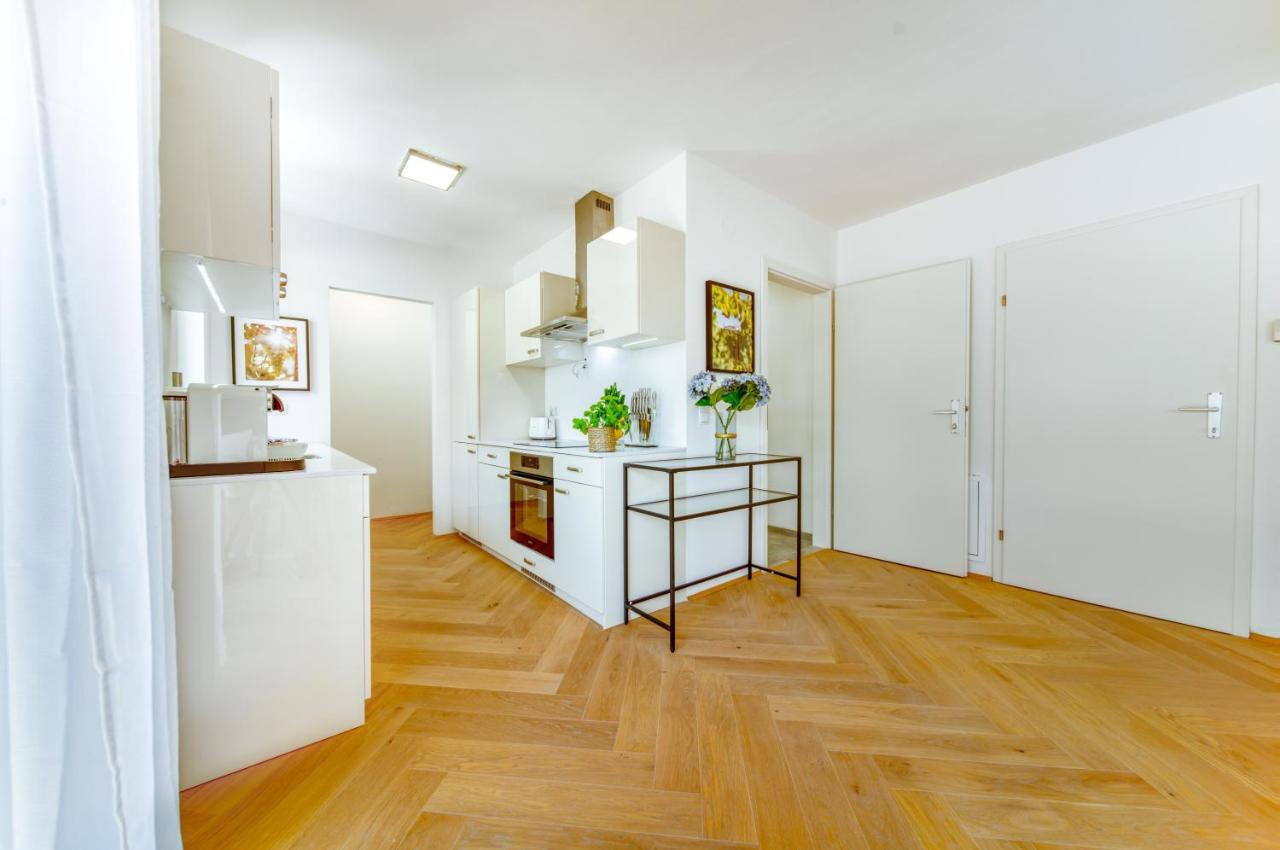 Smile Apartments Burggasse เครมส์ อัน แดร์โดเนา ภายนอก รูปภาพ
